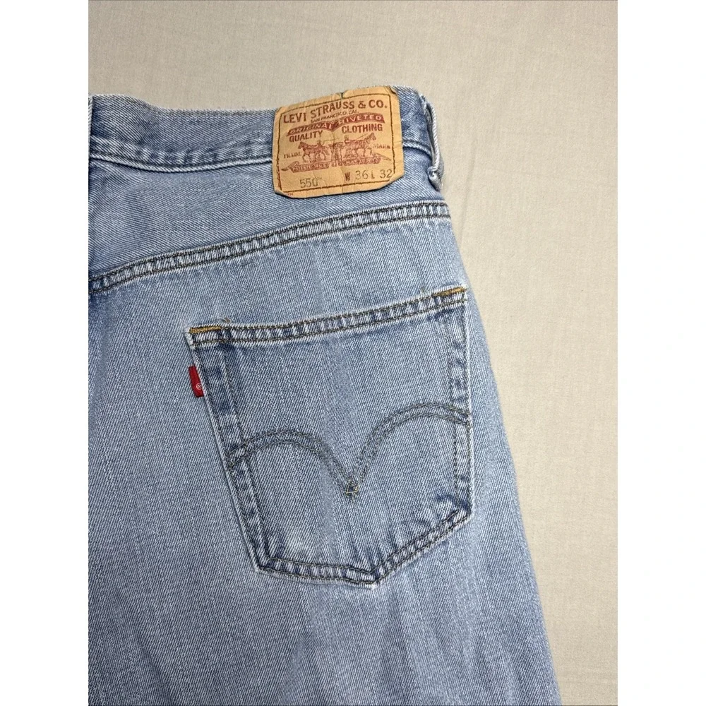 Vintage Y2K Levi's 550 Relaxed Fit Light Wash 36x32 Denim Jeans